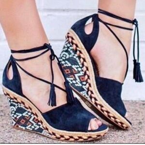 NEW ⭐️⭐️ CAbi Blue Wedge Sandals with Ankle Wrap and Peep-Toe NWOB Sz 6